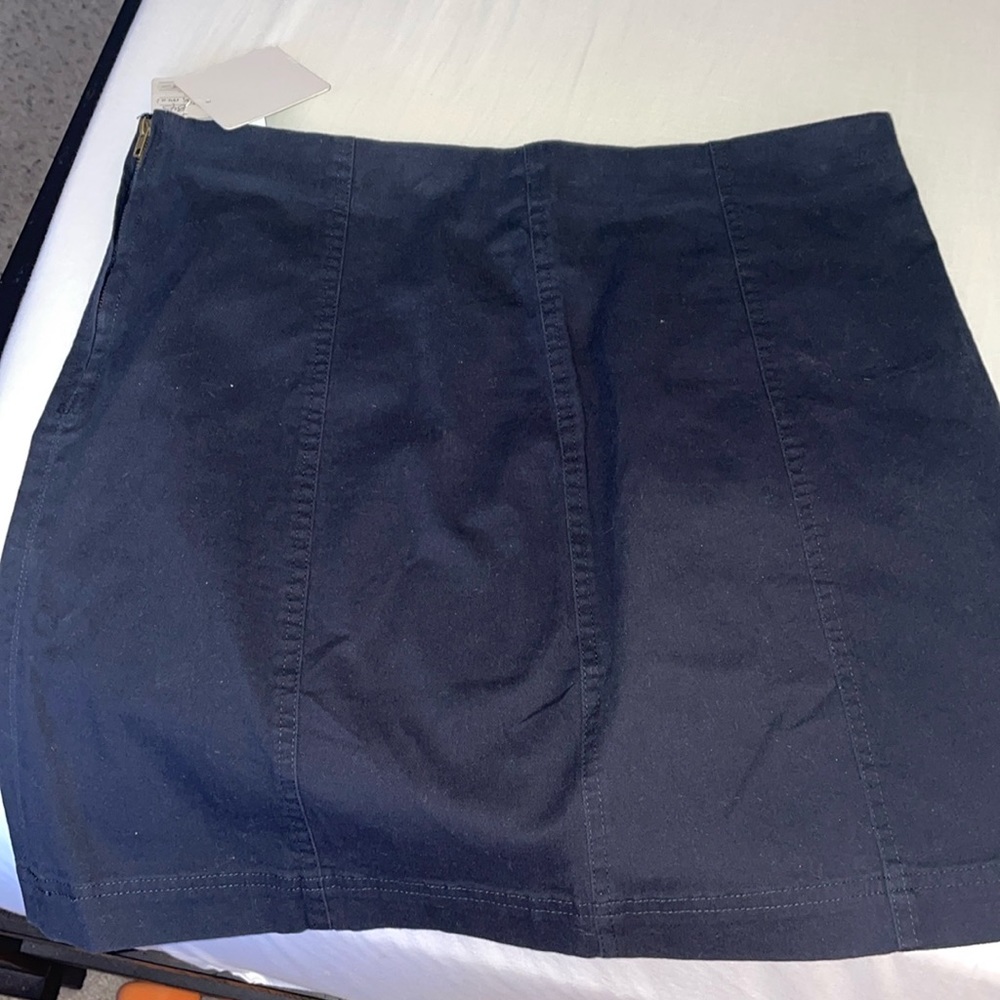 New with tags black stretchy jean skirt